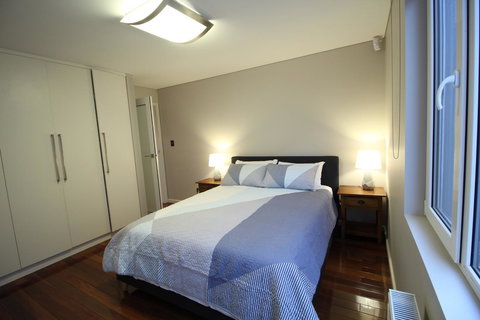 Sunny 3 Bedroom Apartment In Sandy Bay - Accommodation Asia 12