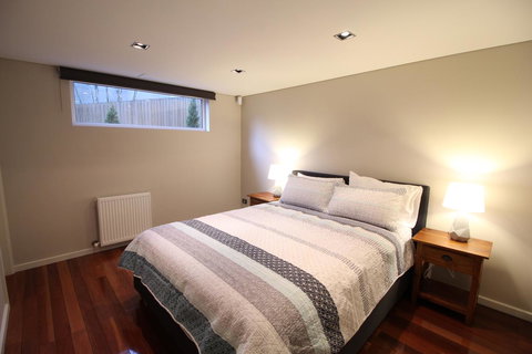Sunny 3 Bedroom Apartment In Sandy Bay - Accommodation Asia 14