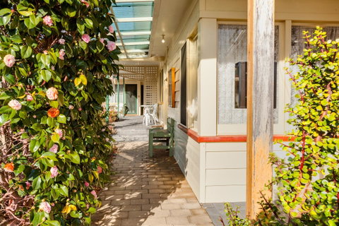Wintersun Gardens Motel - Accommodation Guide 22