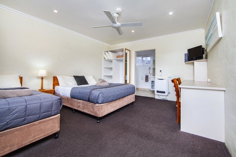 Wintersun Gardens Motel - Accommodation Guide 39