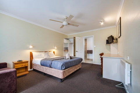 Wintersun Gardens Motel - Accommodation Guide 10