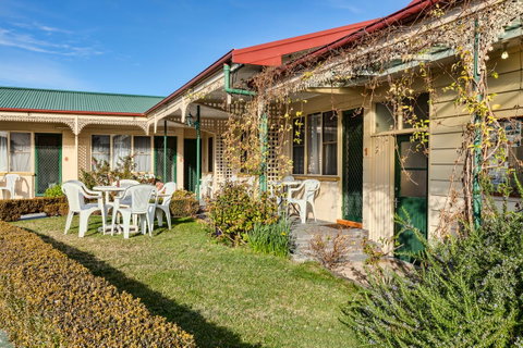 Wintersun Gardens Motel - Accommodation Guide 24