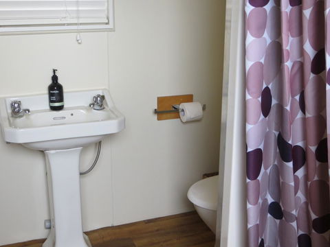 The Cabin 96 - Accommodation Guide 18