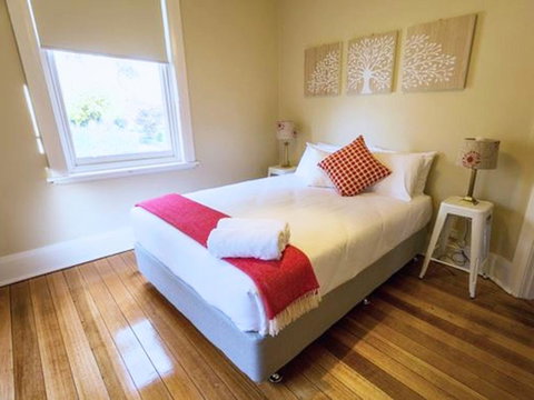 Montacute Boutique Bunkhouse - Accommodation Guide 10