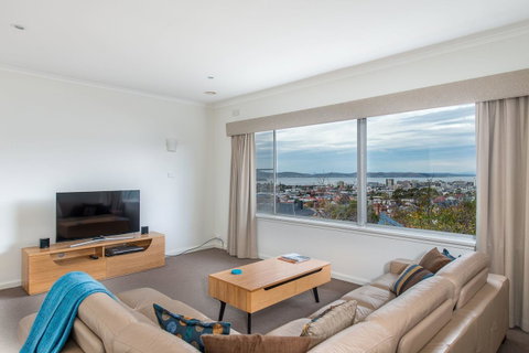 City Lights - Accommodation Guide 7