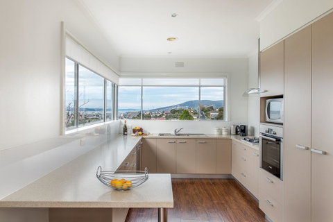 City Lights - Accommodation Guide 8