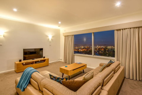 City Lights - Accommodation Guide 1