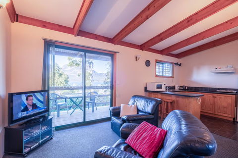 Freycinet Timber Cottage 1 - Accommodation Guide 1