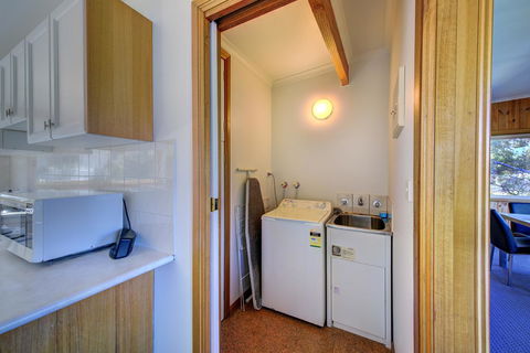 Freycinet Sanctuary 4 - Accommodation Guide 11