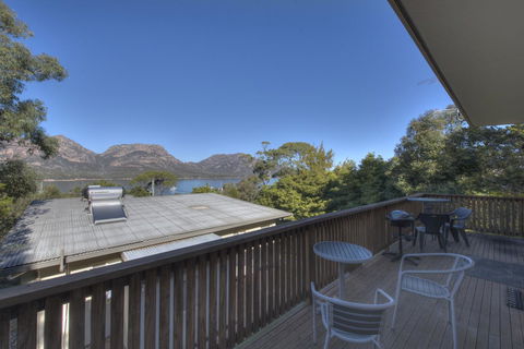 Freycinet Sanctuary 4 - Accommodation Guide 1