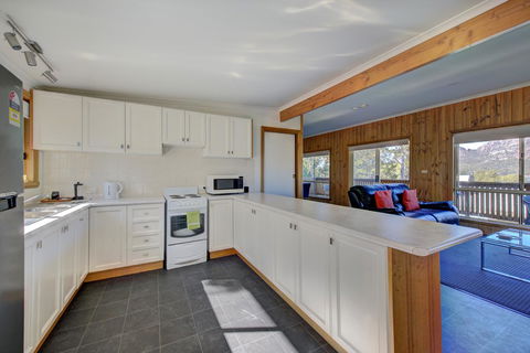 Freycinet Sanctuary 4 - Accommodation Guide 3