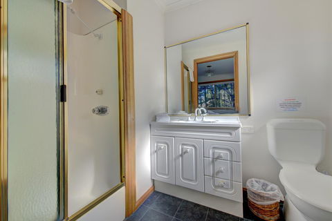 Freycinet Sanctuary 4 - Accommodation Guide 9