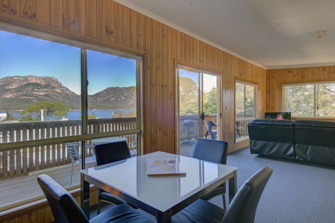 Freycinet Sanctuary 4 - Accommodation Guide 2