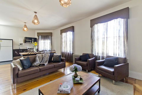 Deloraine Hotel - Accommodation Asia 4