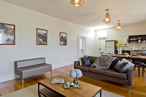 Deloraine Hotel - Accommodation Asia 23