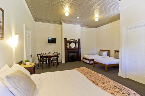 Deloraine Hotel - Accommodation Asia 1