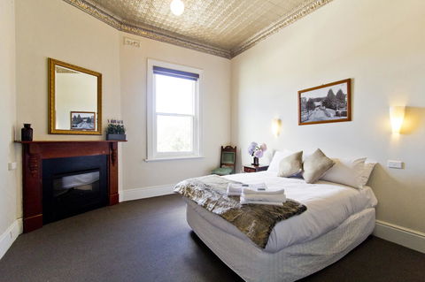 Deloraine Hotel - Accommodation Asia 6