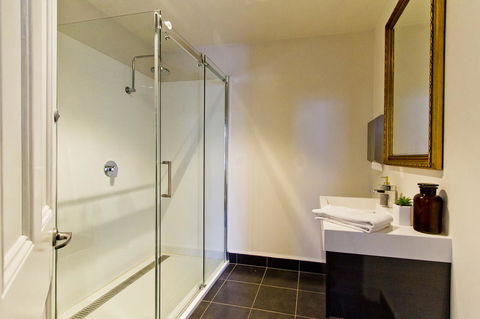 Deloraine Hotel - Accommodation Asia 7