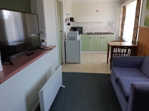 Anchor Wheel Motel - Accommodation Asia 14