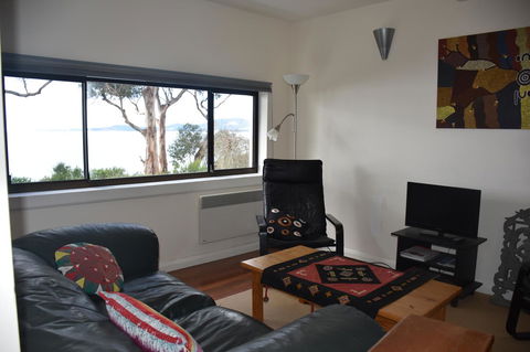 Beachside Taroona With Spa - Accommodation Asia 6