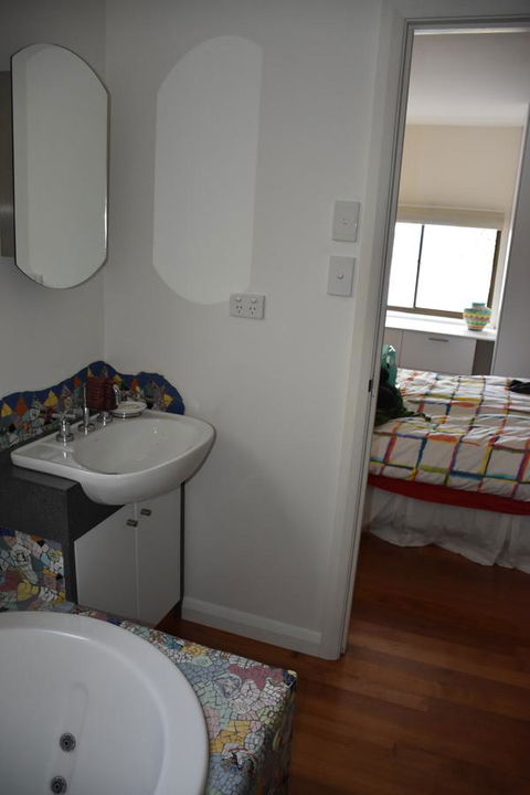 Beachside Taroona With Spa - Accommodation Asia 4