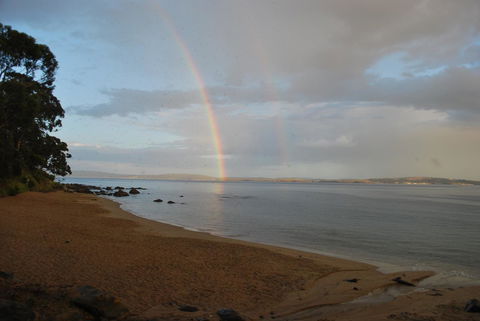 Beachside Taroona With Spa - Accommodation Asia 26