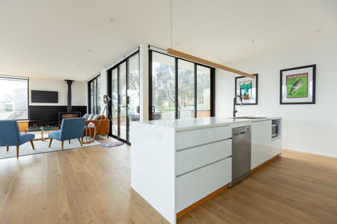 Blessington Beach Retreat - Accommodation Asia 8