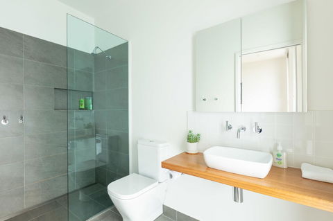 Blessington Beach Retreat - Accommodation Asia 14