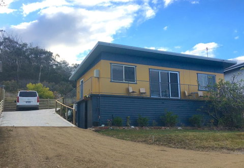 Up The Back - Accommodation Guide 0