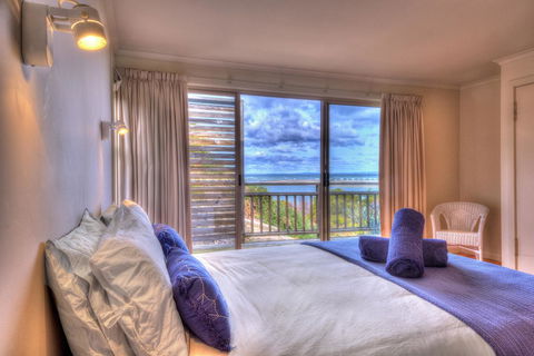 The Strand ~ On The Edge Of The Beach - Accommodation Guide 2
