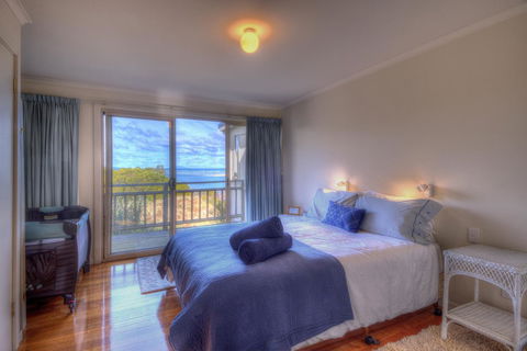 The Strand ~ On The Edge Of The Beach - Accommodation Guide 4