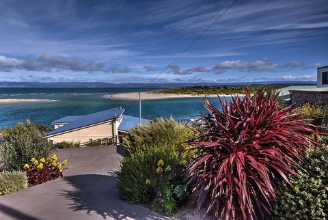 The Strand ~ On The Edge Of The Beach - Accommodation Guide 1