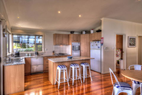 The Strand ~ On The Edge Of The Beach - Accommodation Guide 11