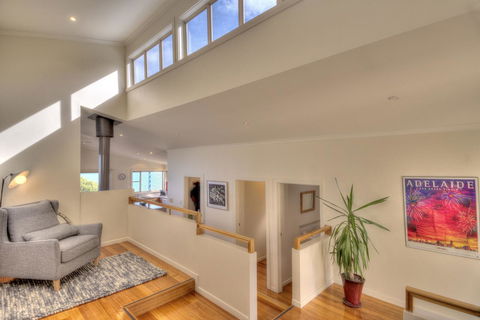 The Strand ~ On The Edge Of The Beach - Accommodation Guide 7