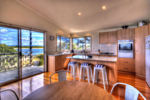 The Strand ~ On The Edge Of The Beach - Accommodation Guide 6