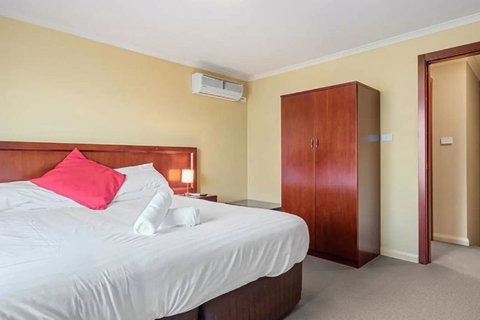 Battery Point Apartment With Car Park - Accommodation Guide 5