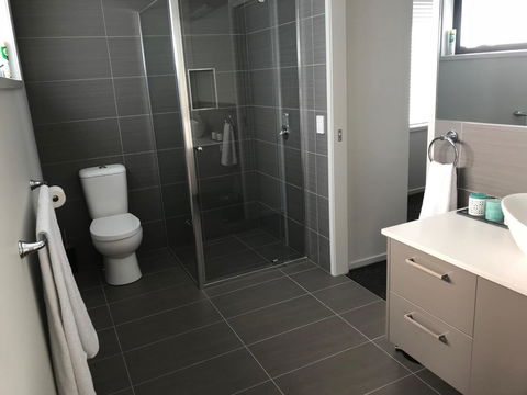 Self Contained Beach View Apartment - Accommodation Asia 10