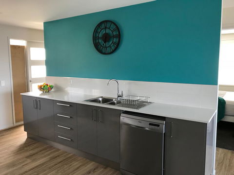 Self Contained Beach View Apartment - Accommodation Asia 6