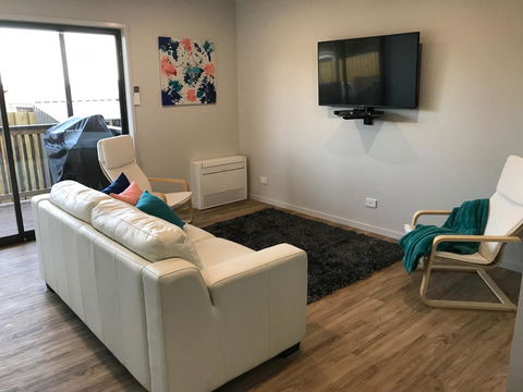 Self Contained Beach View Apartment - Accommodation Asia 13