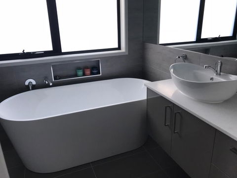Self Contained Beach View Apartment - Accommodation Asia 9