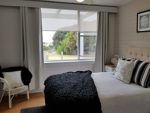Beach Hut Scamander - Accommodation Guide 0