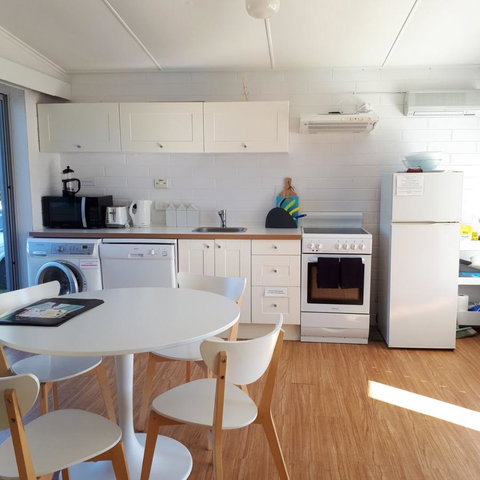 Beach Hut Scamander - Accommodation Guide 3