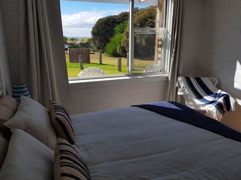 Beach Hut Scamander - Accommodation Guide 5