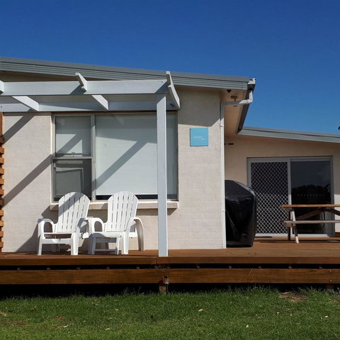 Beach Hut Scamander - Accommodation Guide 2