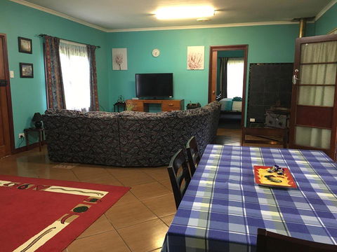 Blue Wren Bungalow - Accommodation Asia 8