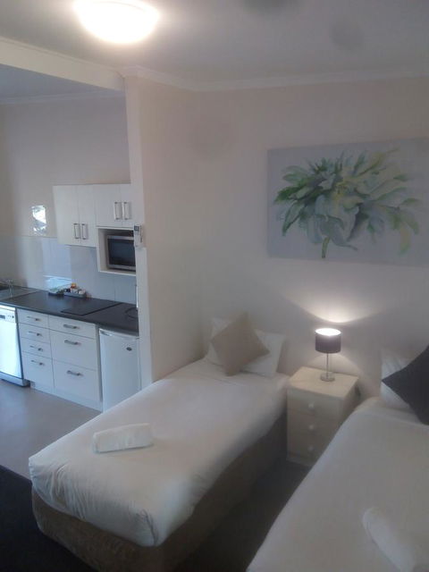 Abel Tasman Airport Motor Inn - Accommodation Asia 11