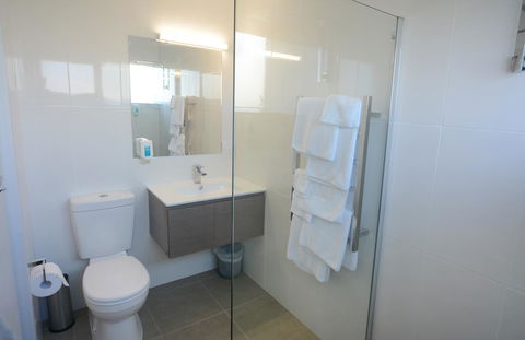 Bridge Hotel - Accommodation Asia 4