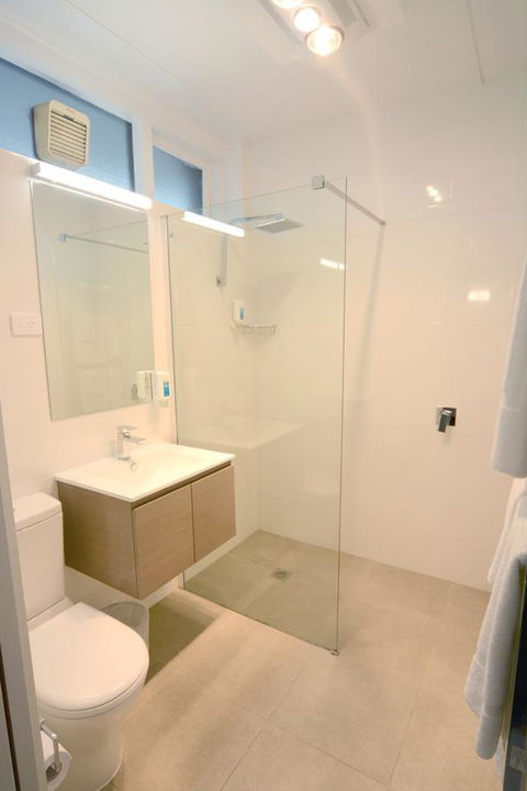 Bridge Hotel - Accommodation Asia 9