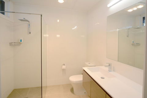 Bridge Hotel - Accommodation Asia 8