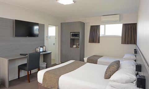 Bridge Hotel - Accommodation Asia 3